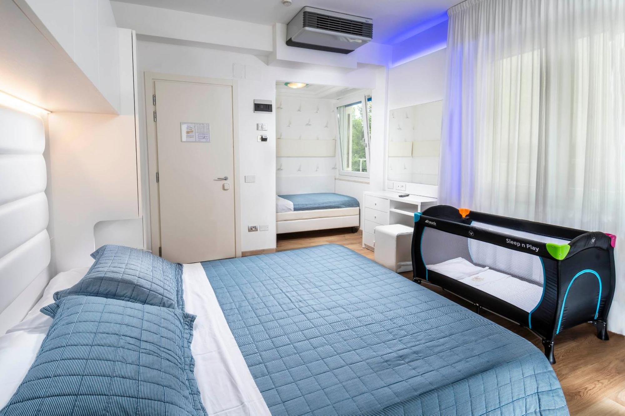 Hotel Albatros Misano Adriatico Esterno foto