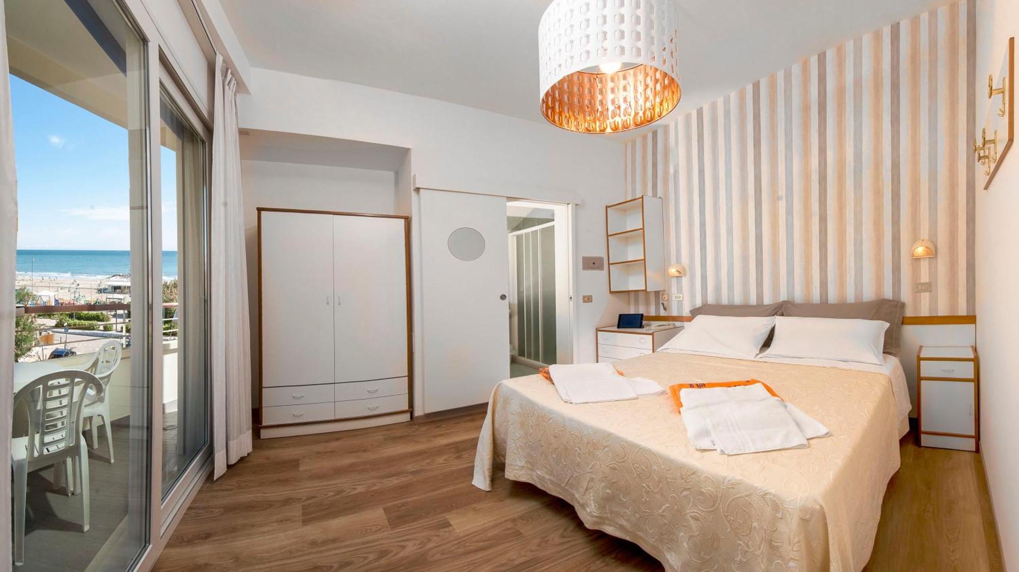 Hotel Albatros Misano Adriatico Esterno foto