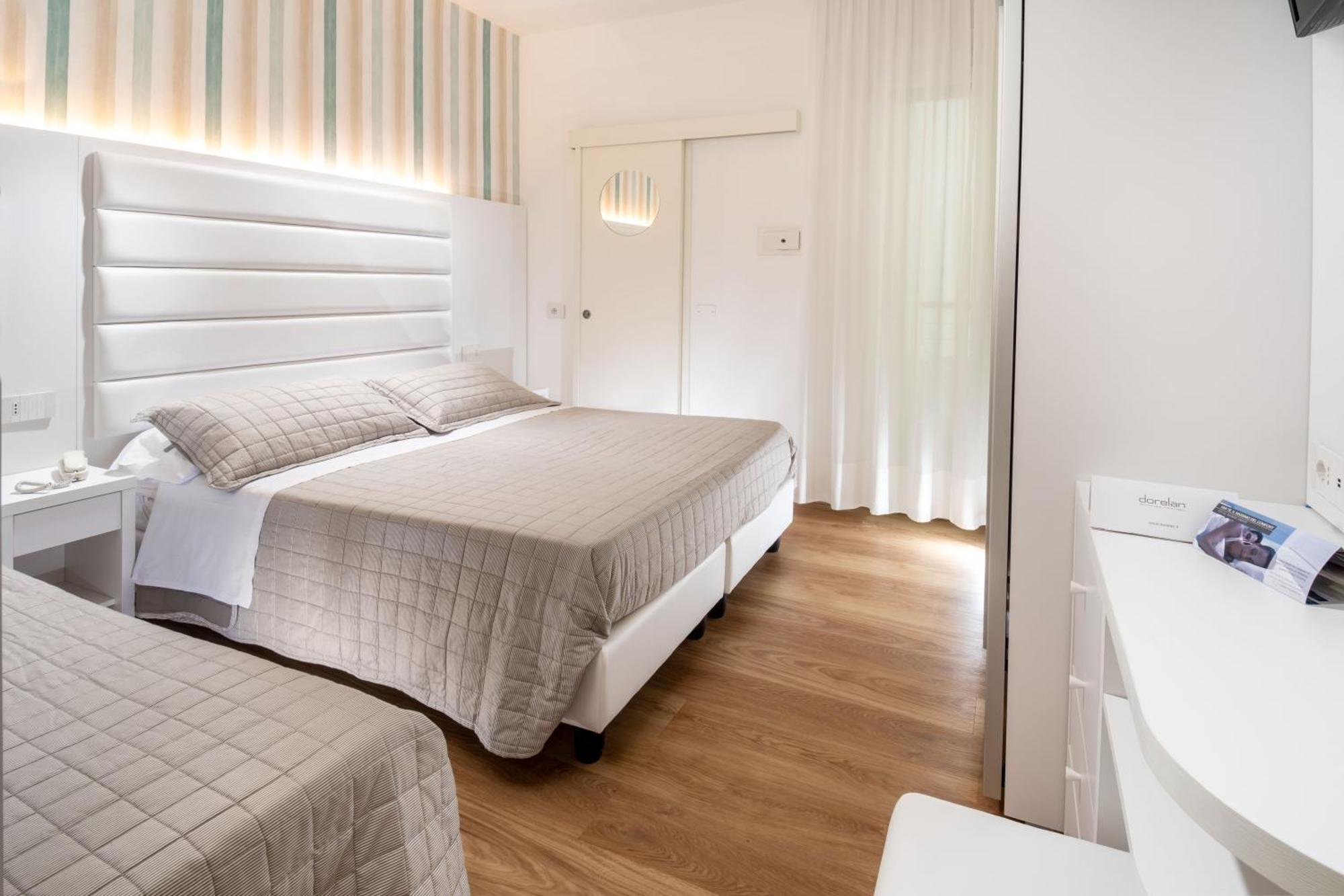 Hotel Albatros Misano Adriatico Esterno foto