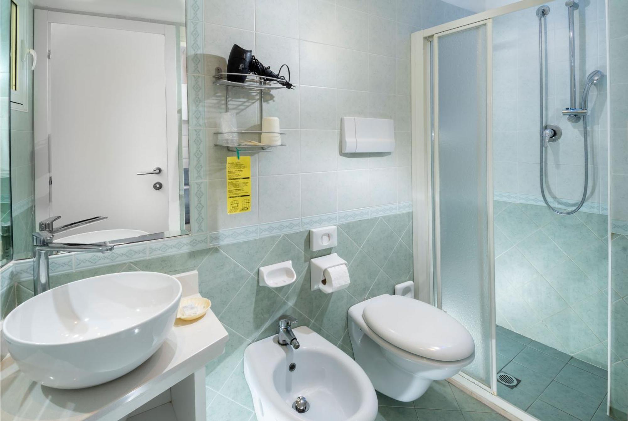 Hotel Albatros Misano Adriatico Esterno foto