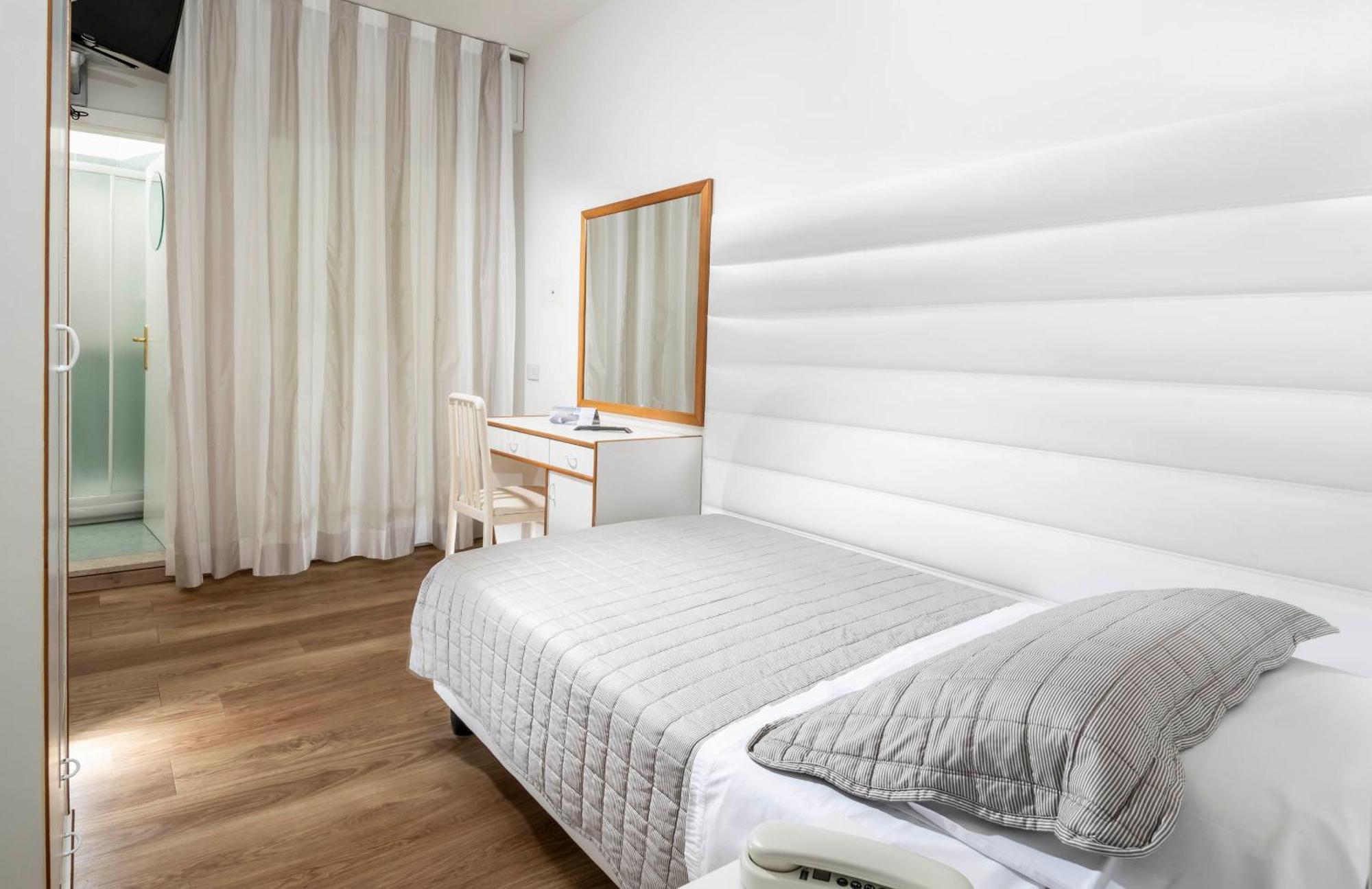 Hotel Albatros Misano Adriatico Esterno foto