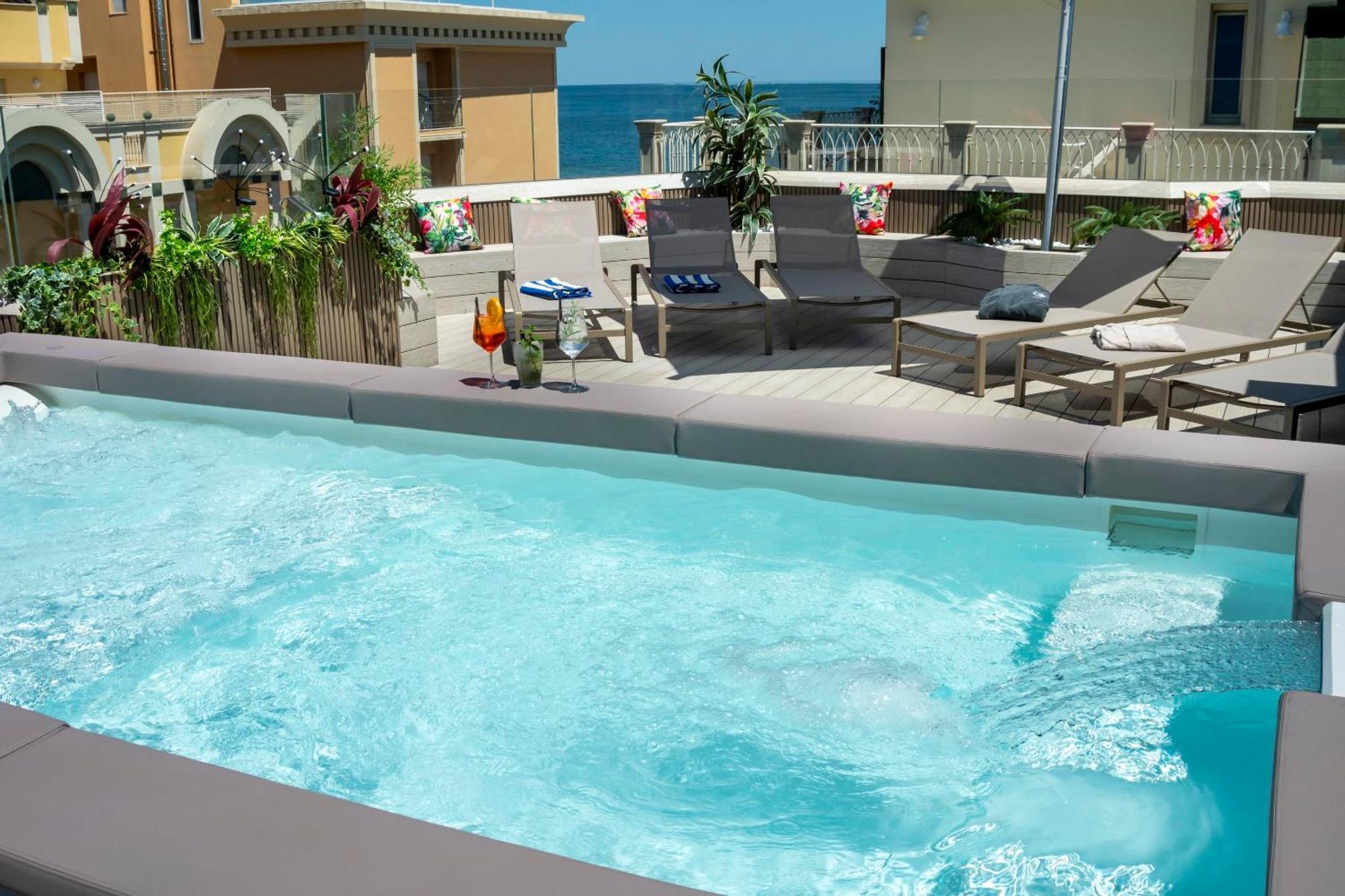 Hotel Albatros Misano Adriatico Esterno foto
