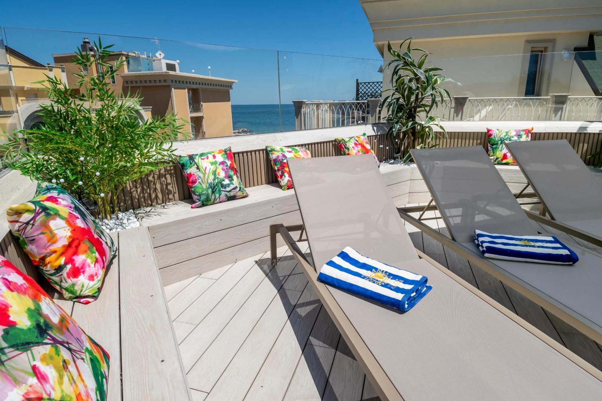 Hotel Albatros Misano Adriatico Esterno foto