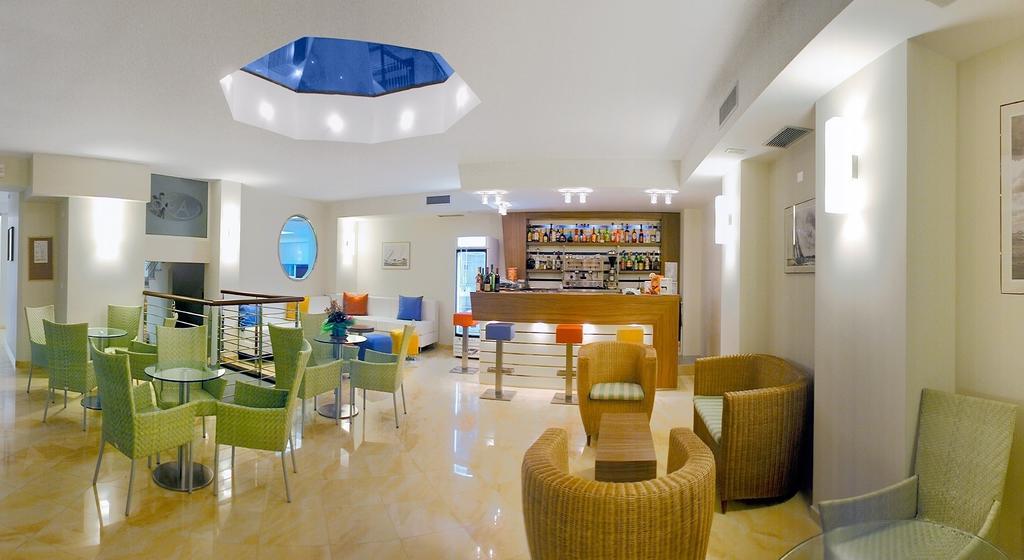 Hotel Albatros Misano Adriatico Esterno foto
